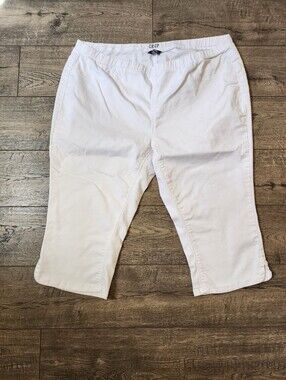 Royalty for Me Womens Size 16W Crop Capri Shorts Stretch White